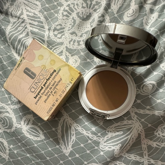 Clinique Beyond Perfecting Foundation and Concealer - 14 vanilla - Picture 3 of 8